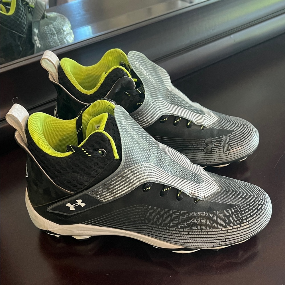 Under Armour Men’s Black and Yellow Cleats